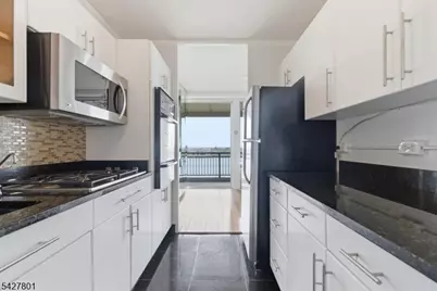 2 Horizon Road, Fort Lee, NJ 07024 - Photo 9