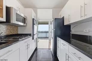 2 Horizon Rd, Fort Lee, NJ 07024 - Photo 9