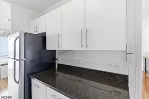 2 Horizon Rd, Fort Lee, NJ 07024 - Photo 13