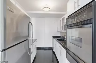 2 Horizon Rd, Fort Lee, NJ 07024 - Photo 11