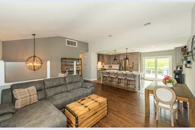15 Windsor Dr, Jefferson Township, NJ 07438 - Photo 5