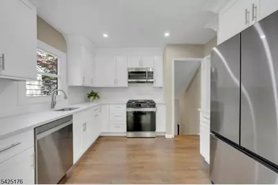 46 Chestnut Hill Pl, Glen Ridge, NJ 07028 - Photo 9