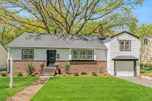 46 Chestnut Hill Pl, Glen Ridge, NJ 07028 - Photo 1