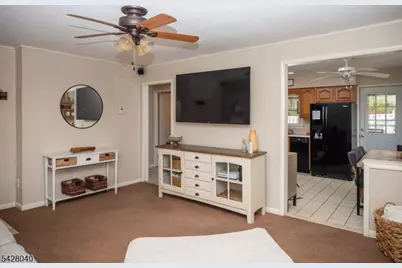 27 E Shore Trl, Hardyston Township, NJ 07460 - Photo 5