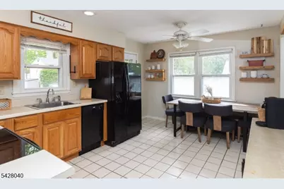 27 E Shore Trl, Hardyston Township, NJ 07460 - Photo 7