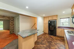 16 E Circuit Dr, Roxbury Township, NJ 07876 - Photo 5