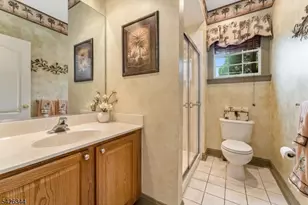 22 Patrick Henry Pl, Raritan Township, NJ 08551 - Photo 17
