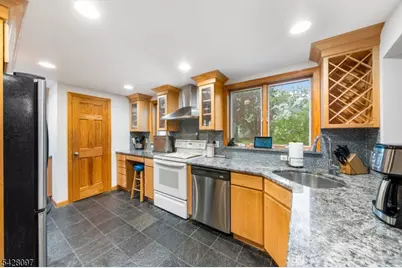615 Lincoln Park, Cranford Township, NJ 07016 - Photo 5