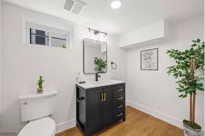 10 Marilyn Pl, Clifton, NJ 07011 - Photo 33