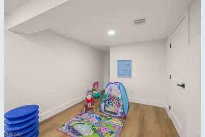 10 Marilyn Pl, Clifton, NJ 07011 - Photo 31