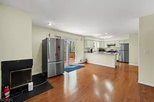 150 Nantwich Ct, Franklin Township, NJ 08873 - Photo 5