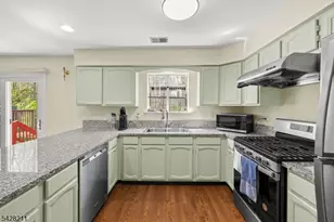 150 Nantwich Ct, Franklin Township, NJ 08873 - Photo 7