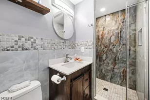 150 Nantwich Ct, Franklin Township, NJ 08873 - Photo 9