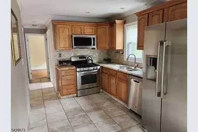 34 Como Dr, Franklin Township, NJ 08873 - Photo 3