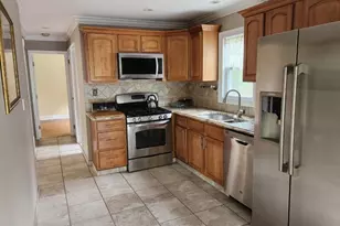 34 Como Dr, Franklin Township, NJ 08873 - Photo 3