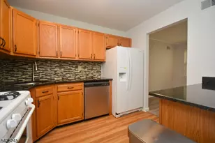 33 Crestview Ln, Mount Arlington, NJ 07856 - Photo 9