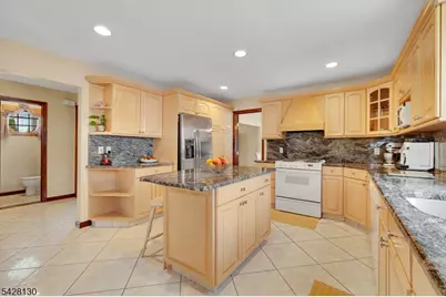 184 Stonehenge Ter, Clark Township, NJ 07066 - Photo 15