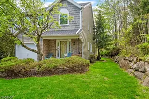 94 Edgefield Dr, Parsippany, NJ 07950 - Photo 41