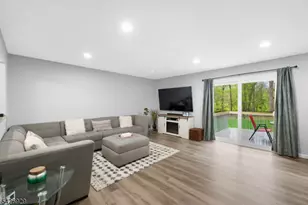 94 Edgefield Dr, Parsippany, NJ 07950 - Photo 9