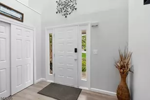 94 Edgefield Dr, Parsippany, NJ 07950 - Photo 3