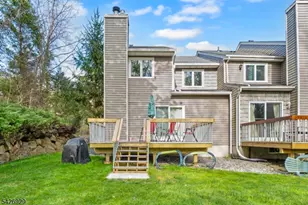 94 Edgefield Dr, Parsippany, NJ 07950 - Photo 41