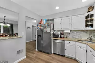 94 Edgefield Dr, Parsippany, NJ 07950 - Photo 13