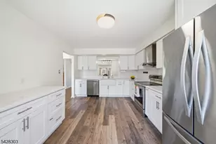 203 Knoll Way, Rocky Hill, NJ 08553 - Photo 5