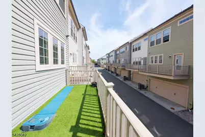 33 Ambrosia Ct, Livingston, NJ 07039 - Photo 15