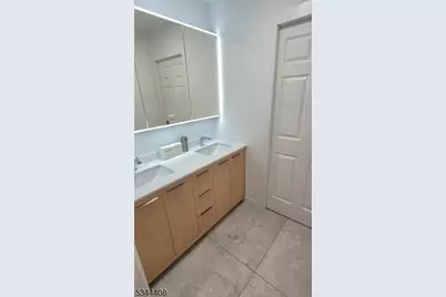 7 Soho Dr #115, Jersey City, NJ 07305 - Photo 9