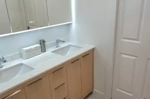 7 Soho Dr, Jersey City, NJ 07305 - Photo 9
