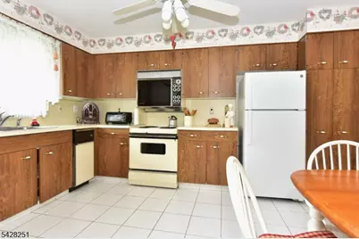 9 Parsons Ct, Mahwah, NJ 07430 - Photo 7