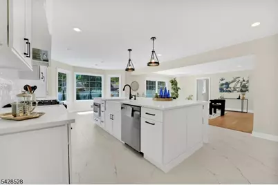49 Hall Dr, Clark Township, NJ 07066 - Photo 15