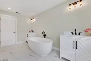 49 Hall Dr, Clark Township, NJ 07066 - Photo 33