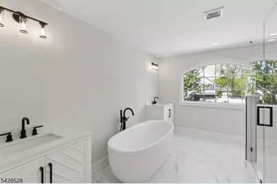 49 Hall Dr, Clark Township, NJ 07066 - Photo 25