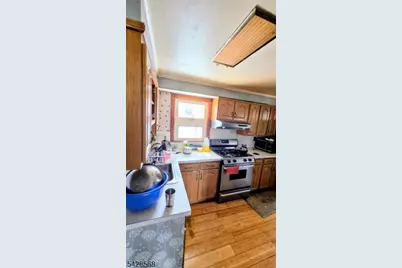 7 Barnard Pl, North Arlington, NJ 07031 - Photo 9