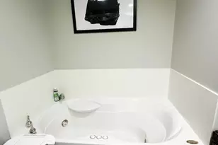 406 Jefferson Ct, Edgewater, NJ 07020 - Photo 5