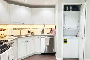 406 Jefferson Ct, Edgewater, NJ 07020 - Photo 9