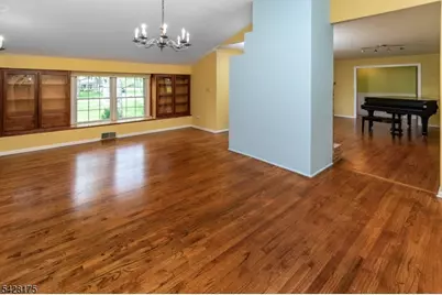 19 Floral Rd, Raritan Township, NJ 08822 - Photo 15
