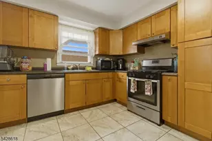 1129 E Henry St, Linden, NJ 07036 - Photo 9