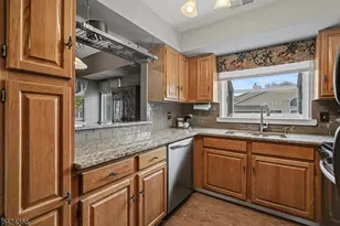 20 Crestmont Rd, Bedminster Township, NJ 07921 - Photo 9