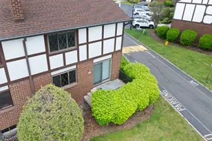 260 Wildflower Ln, Hillsborough Township, NJ 08844 - Photo 3