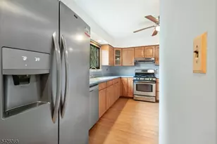260 Wildflower Ln, Hillsborough Township, NJ 08844 - Photo 5