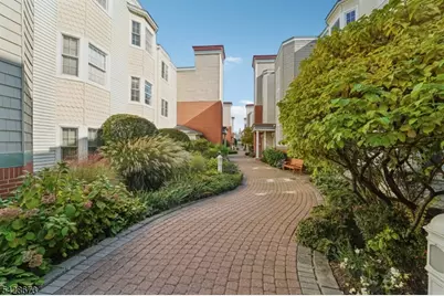 129 The Promenade, Edgewater, NJ 07020 - Photo 17