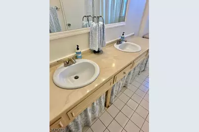 605 Grove St #D4, Clifton, NJ 07013 - Photo 13