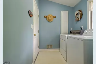 2446 Hill Rd, Scotch Plains Township, NJ 07076 - Photo 15