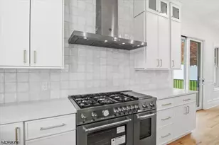 76 Hillside Ave, Livingston, NJ 07039 - Photo 7