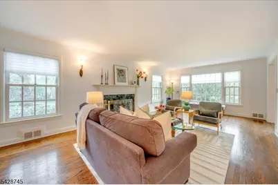 36 Cambridge Drive, Millburn Twp., NJ 07078 - Photo 9