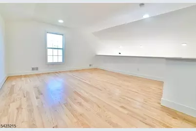 330 Winthrop Dr #303, Nutley, NJ 07110 - Photo 9