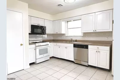 5 Sumo Village Ct #1, Newark, NJ 07114 - Photo 5