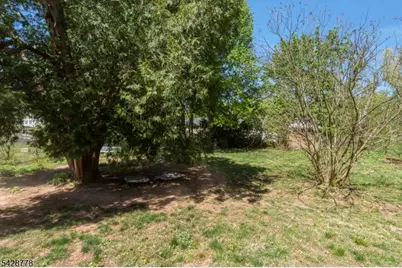 246 4th St, Dunellen, NJ 08812 - Photo 33